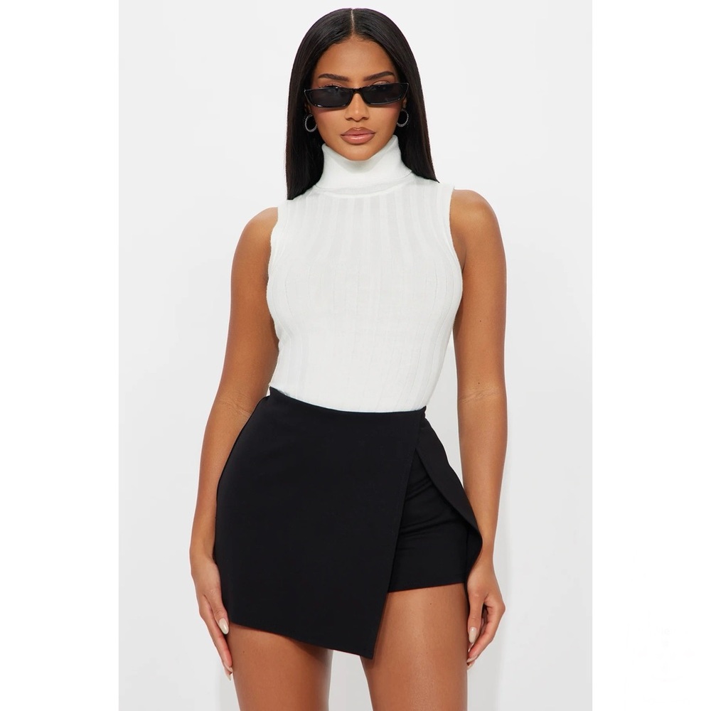 Off white Pullover Sweater Sleeveless Ribbed Top Classic Basic Casual Work Shirt